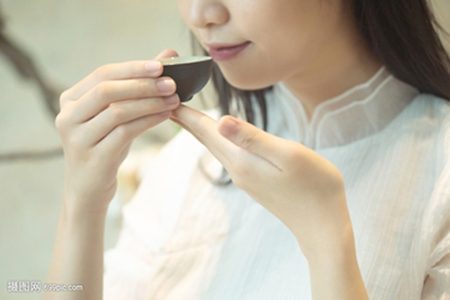 非洲大猪和非洲女人配,非洲探险新体验，猪女组合引热潮-3